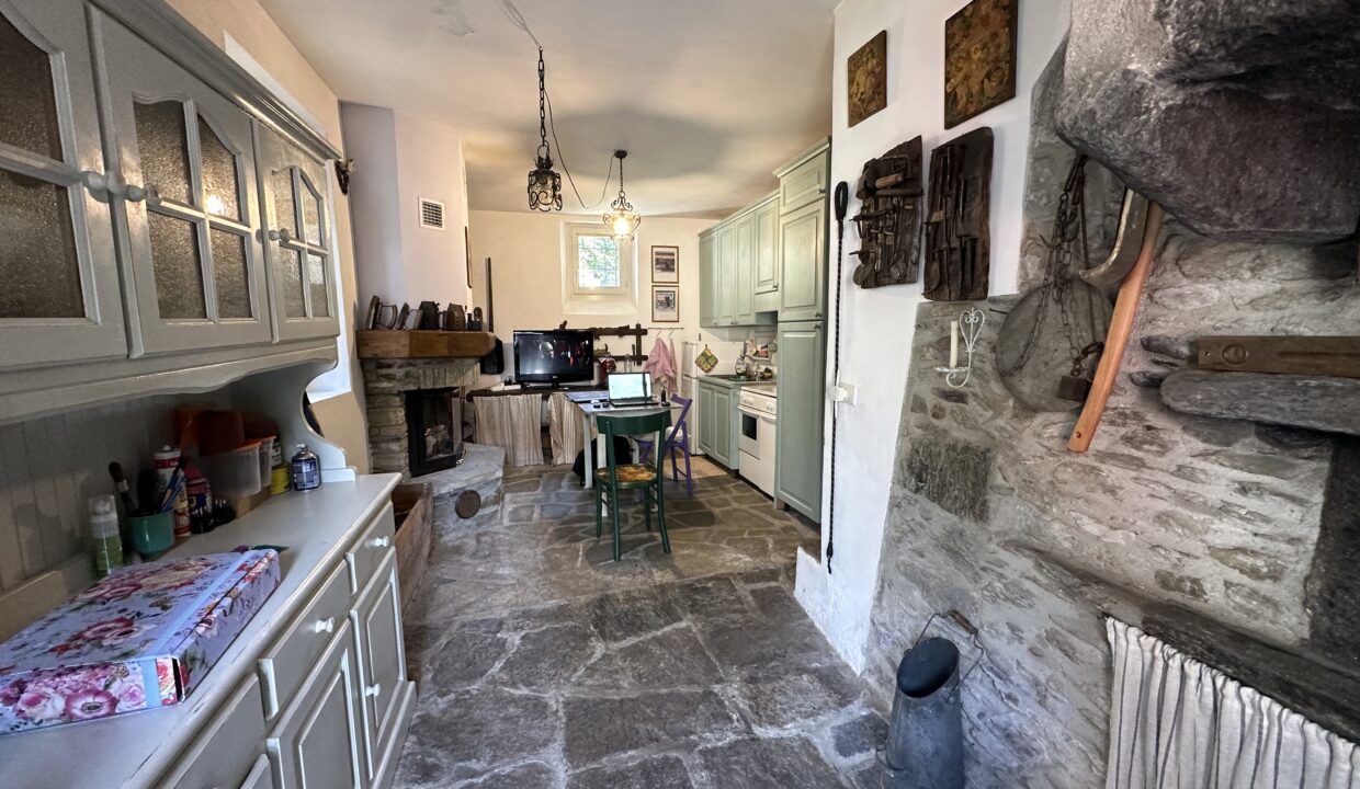 Porzione di casa a Carcente con bella vista lago 17