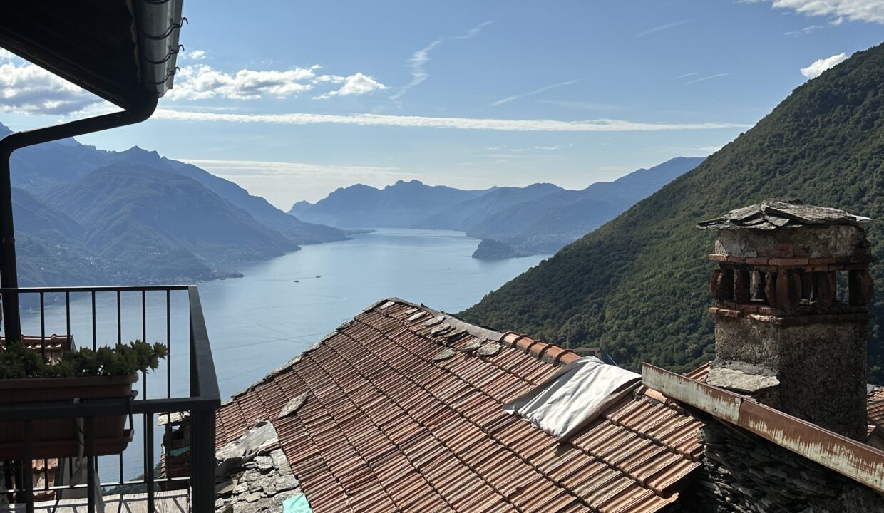 Porzione di casa a Carcente con bella vista lago 2