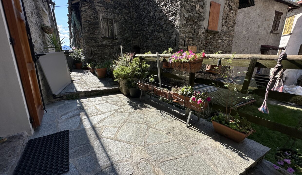 Porzione di casa a Carcente con bella vista lago 22