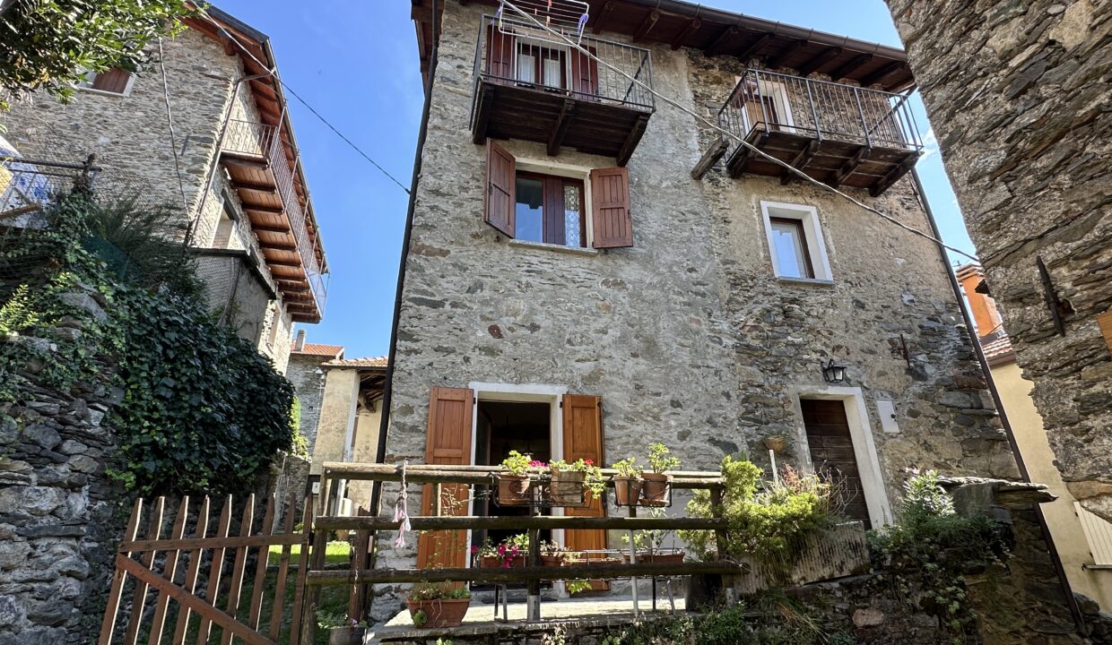 Porzione di casa a Carcente con bella vista lago 23