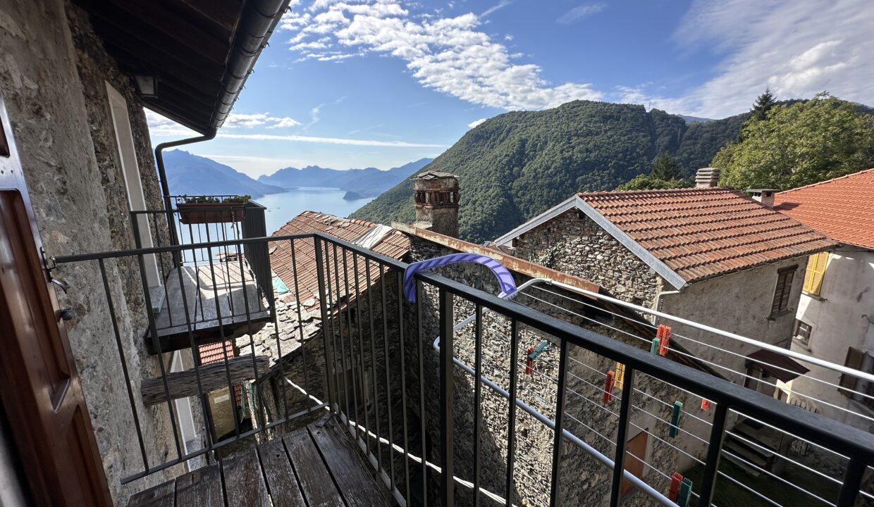 Porzione di casa a Carcente con bella vista lago 3
