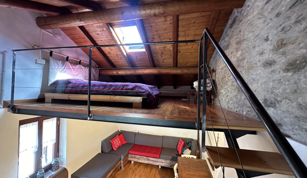 Porzione di casa a Carcente con bella vista lago 7