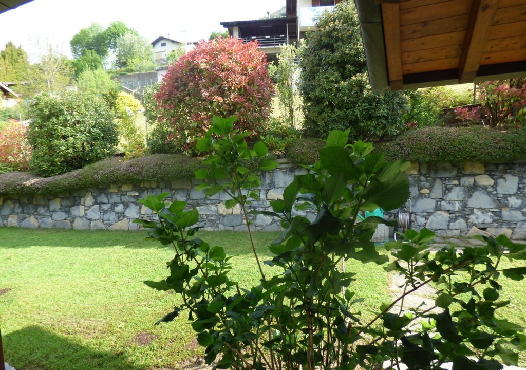 Garden-  Castiglione D'Intelvi Villa with garden