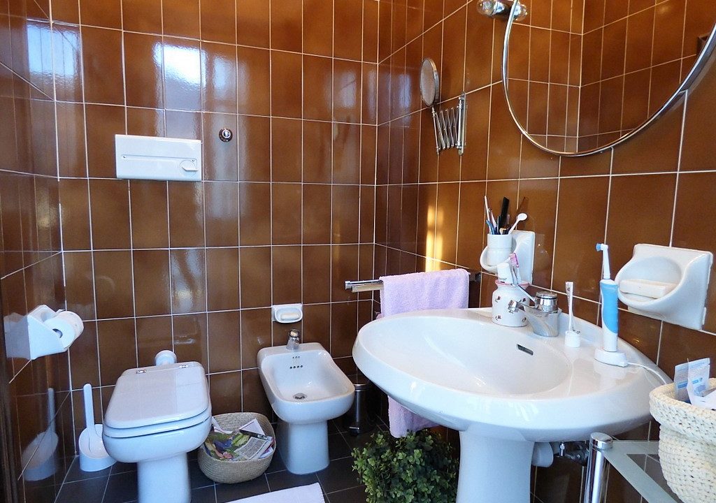 Moltrasio Villa - bathroom