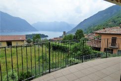 Apartment with lake view