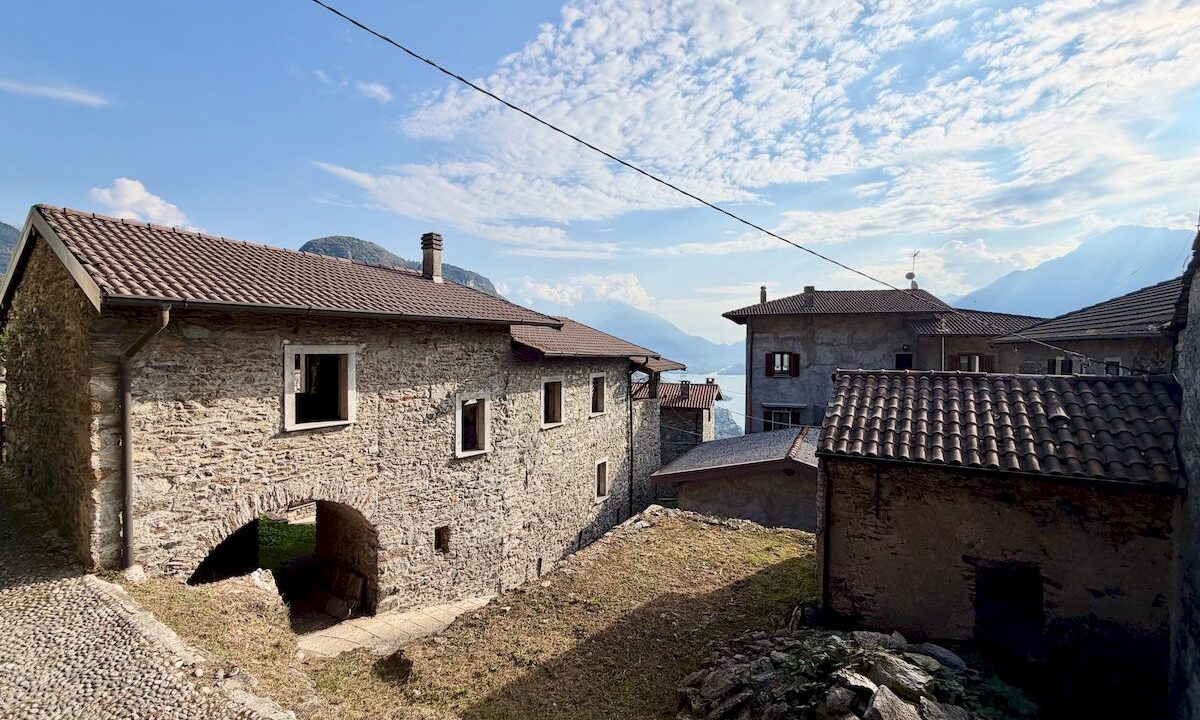 Lake Como Gravedona ed Uniti Stone House with Garden