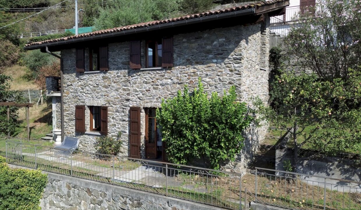 Lake Como Stone House with Garden San Siro