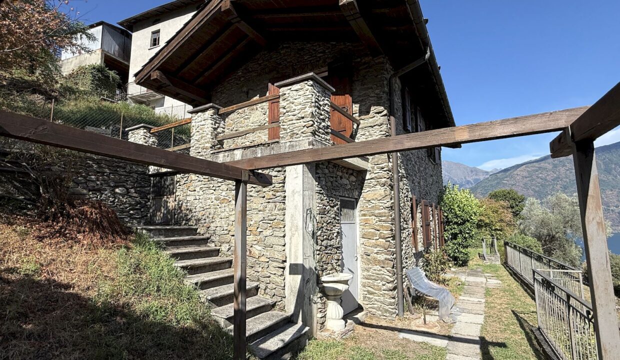 Lake Como Stone House with Garden San Siro