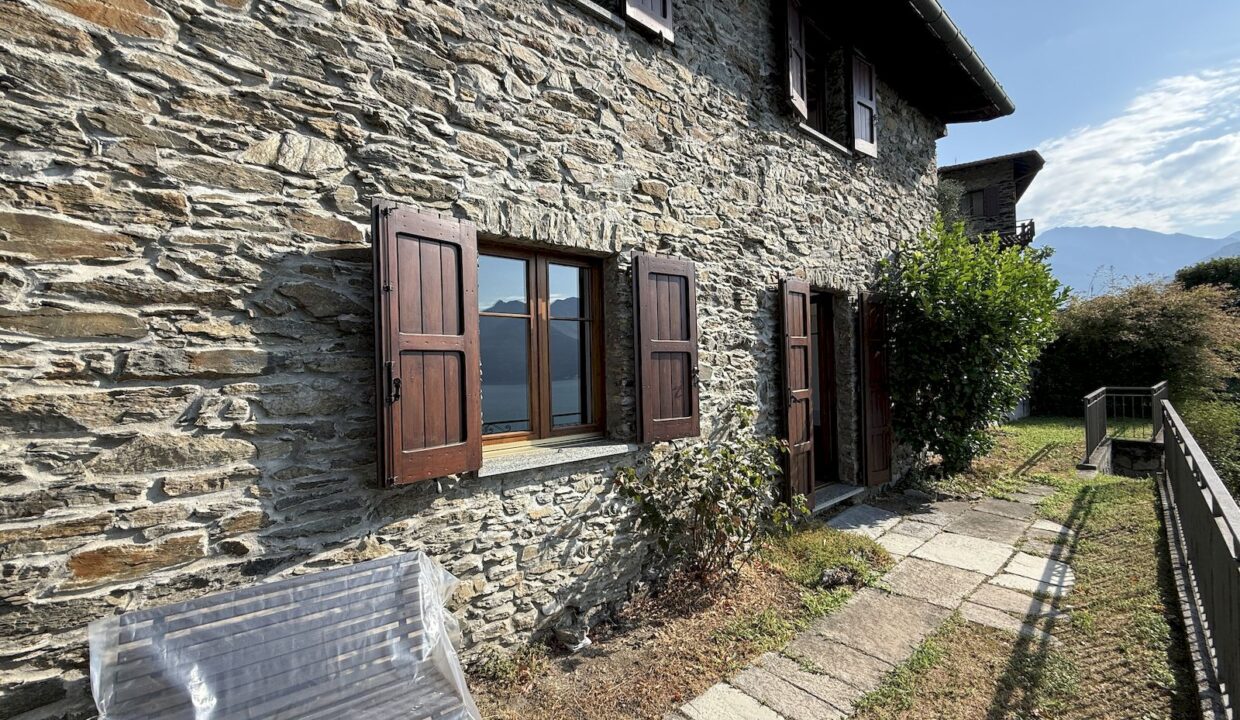 Lake Como Stone House with Garden San Siro