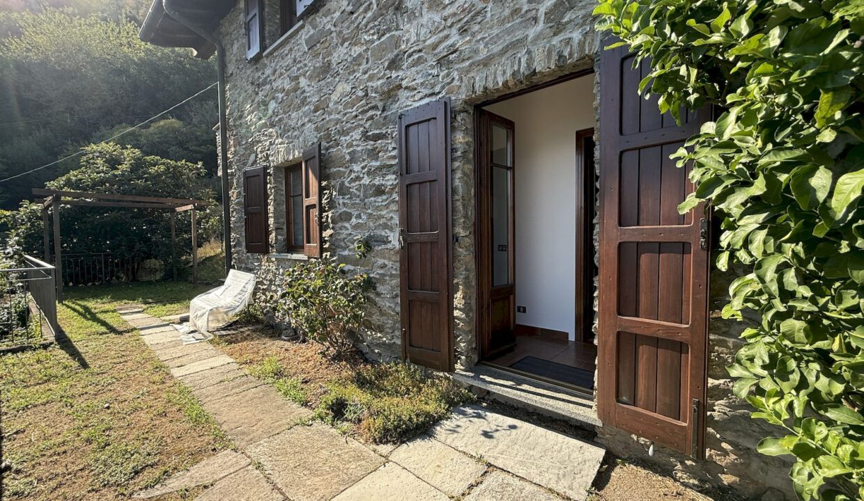 Lake Como Stone House with Garden San Siro