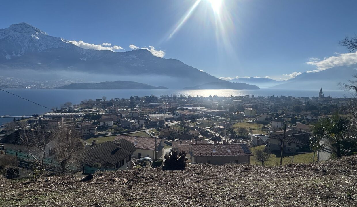 Building plot with lake view in Vercana Lake Como