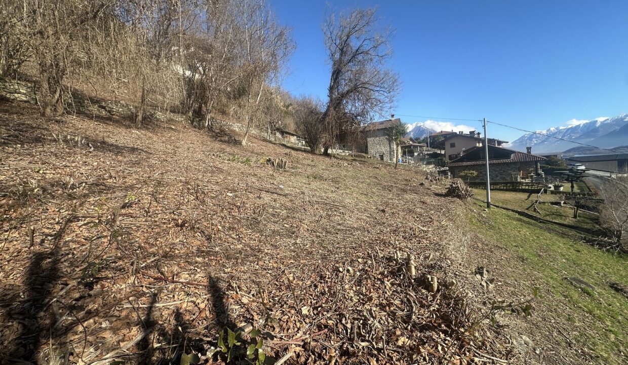 Building plot with lake view in Vercana Lake Como
