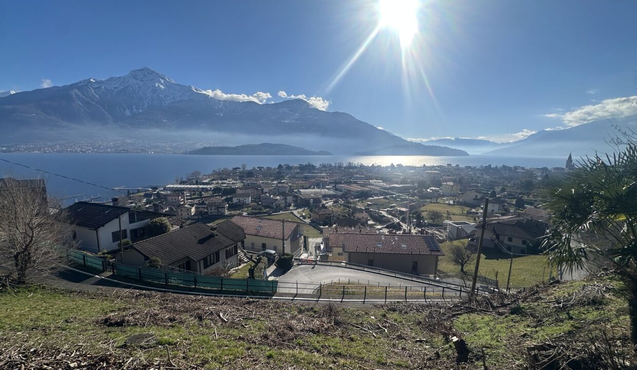 Building plot with lake view in Vercana Lake Como