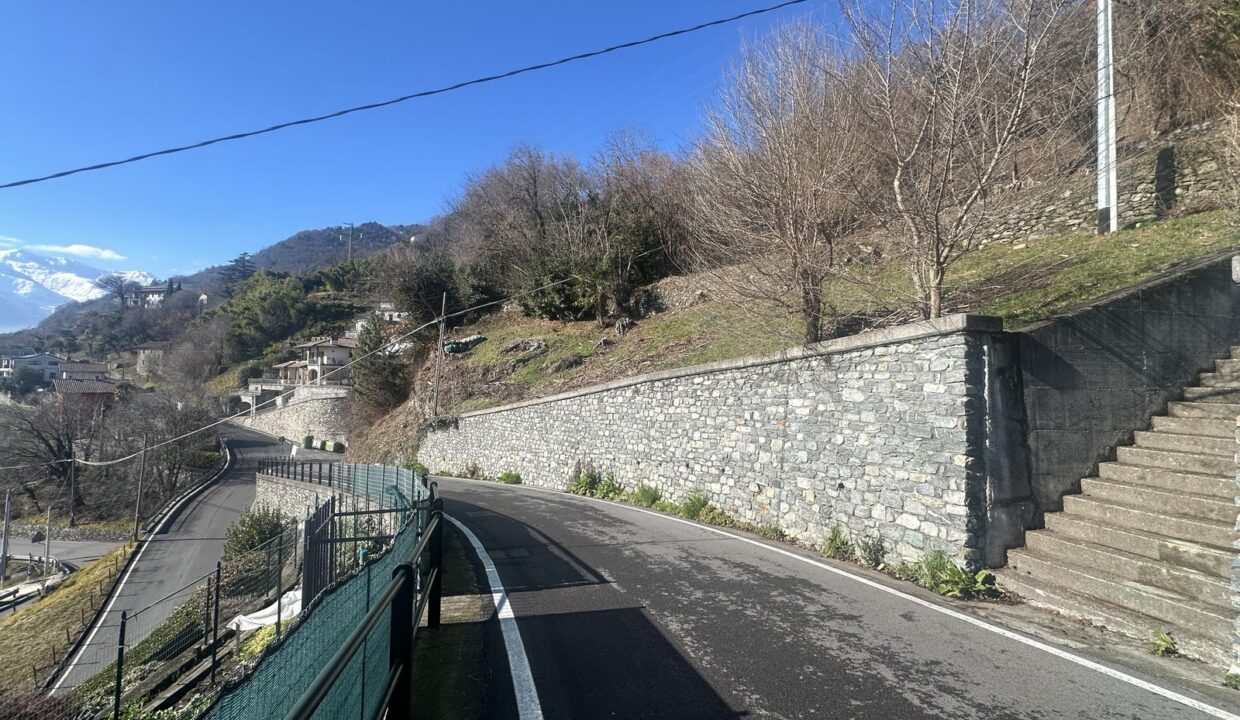 Building plot with lake view in Vercana Lake Como