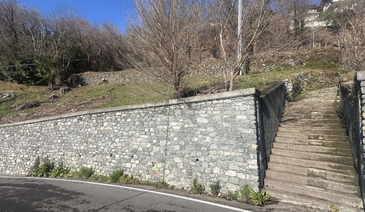 Building plot with lake view in Vercana Lake Como
