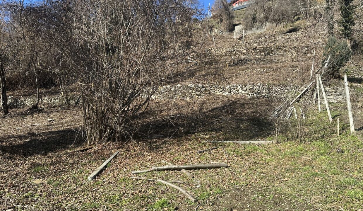 Building plot with lake view in Vercana Lake Como