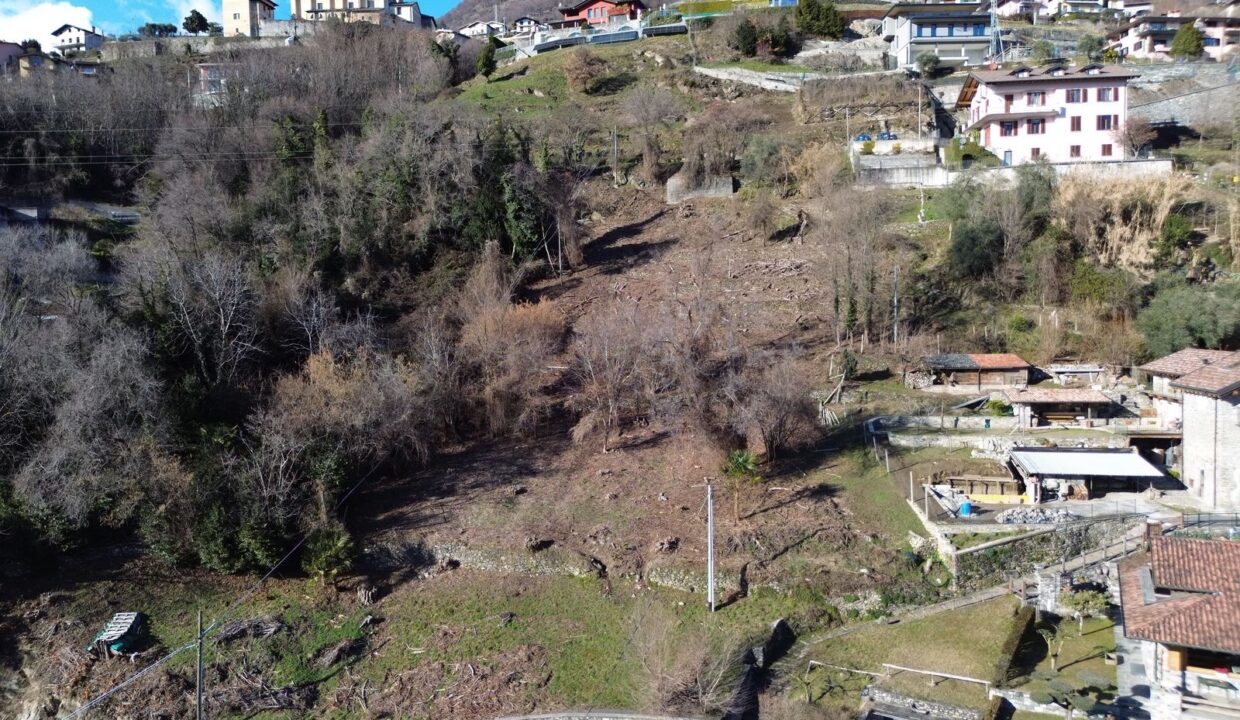 Building plot with lake view in Vercana Lake Como