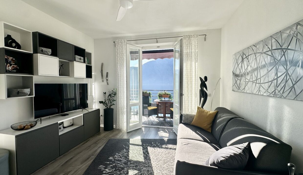Lake Como Tremezzina Apartment with Balcony