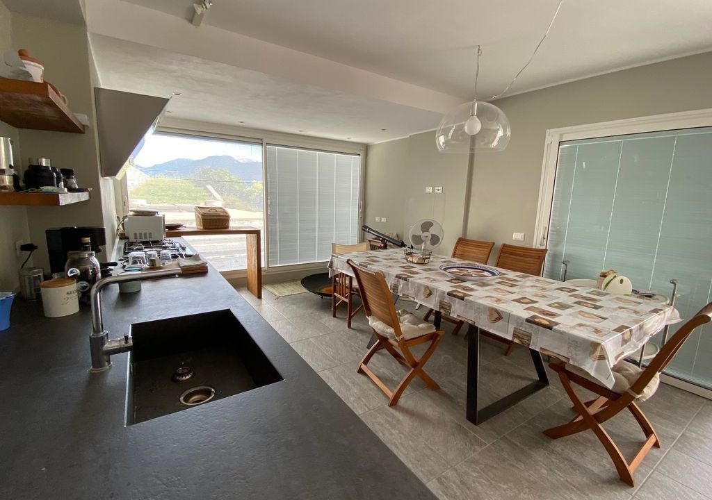 Argegno Villa Lake Como View - kitchen