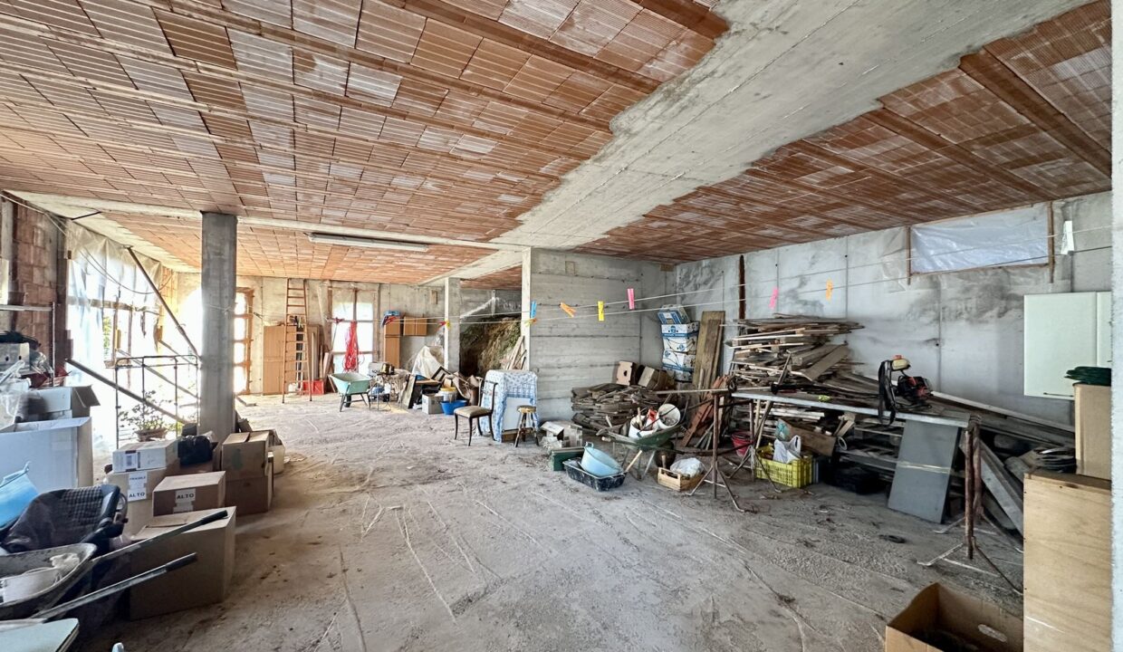 Detached Villa with Garden and Lake View Pianello del Lario