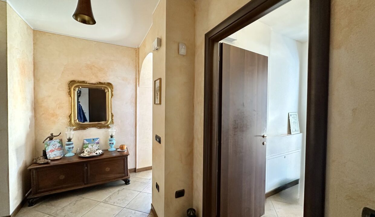 Detached Villa with Garden and Lake View Pianello del Lario