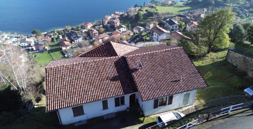 Detached Villa with Garden and Lake View Pianello del Lario