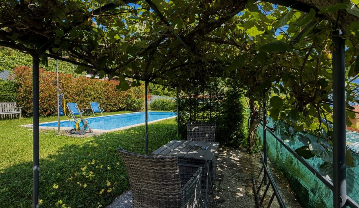 Lake Como Detached Villa Pianello del Lario with Pool
