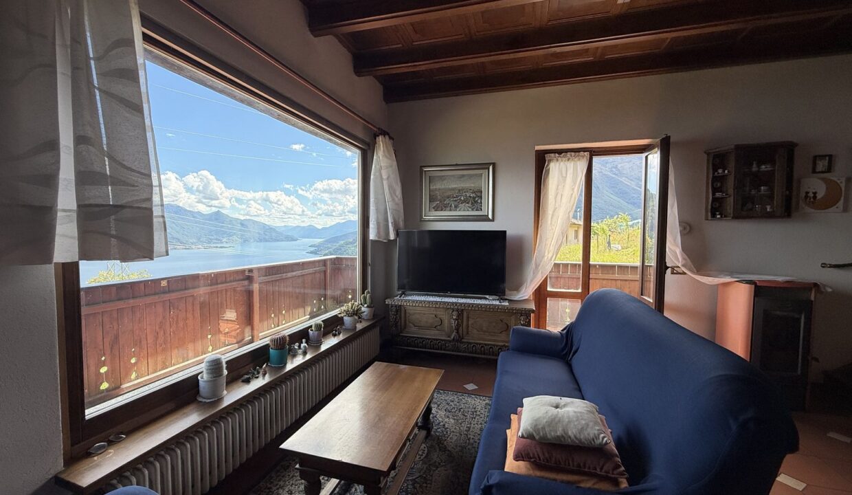 Detached Villa with Lake View - Stazzona