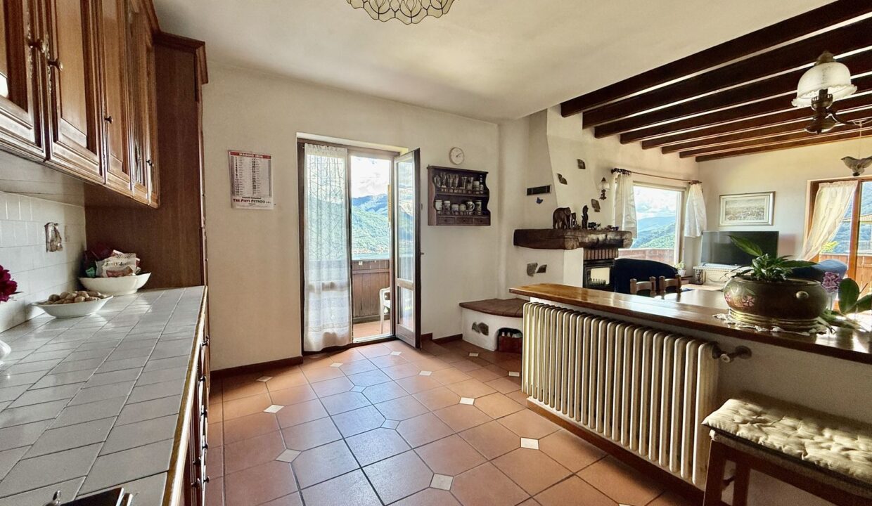 Detached Villa with Lake View - Stazzona