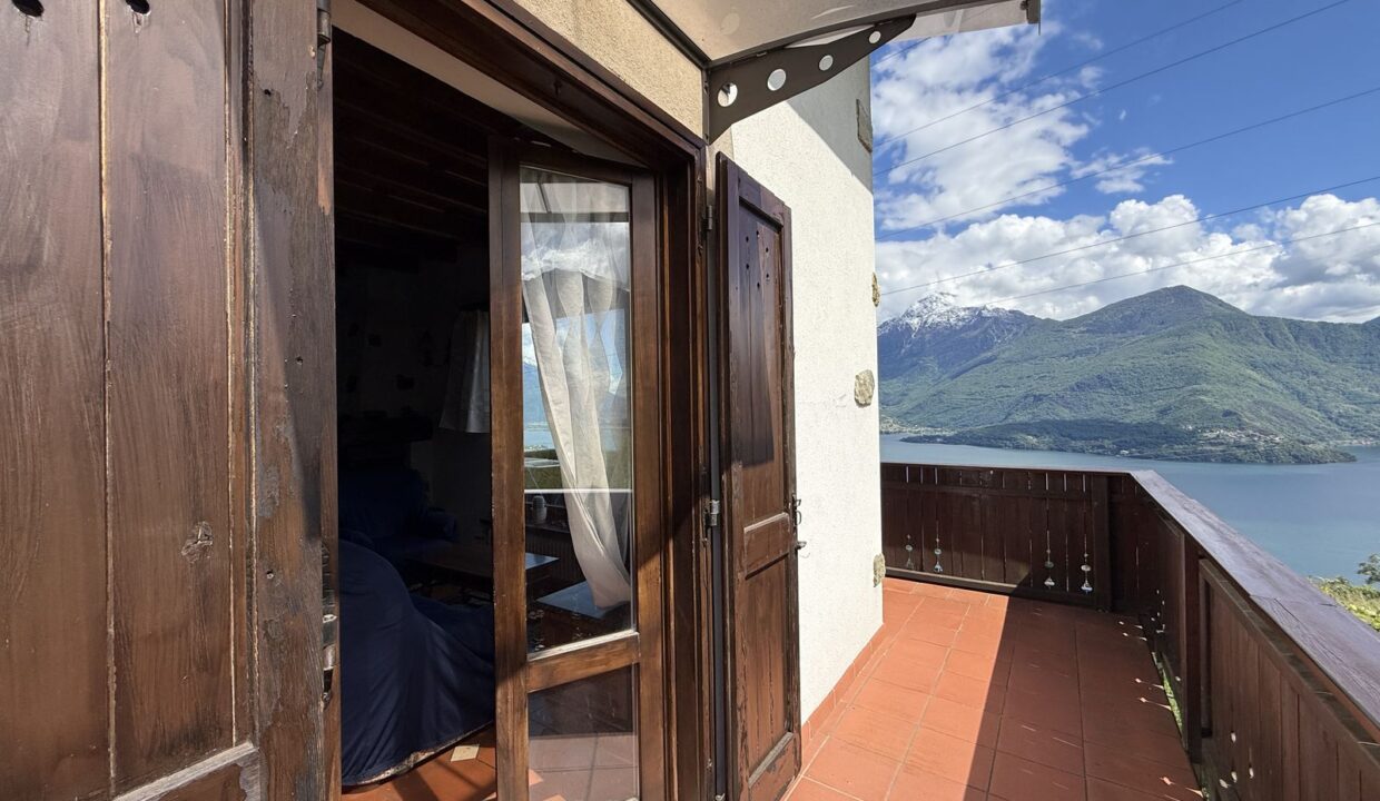 Detached Villa with Lake View - Stazzona