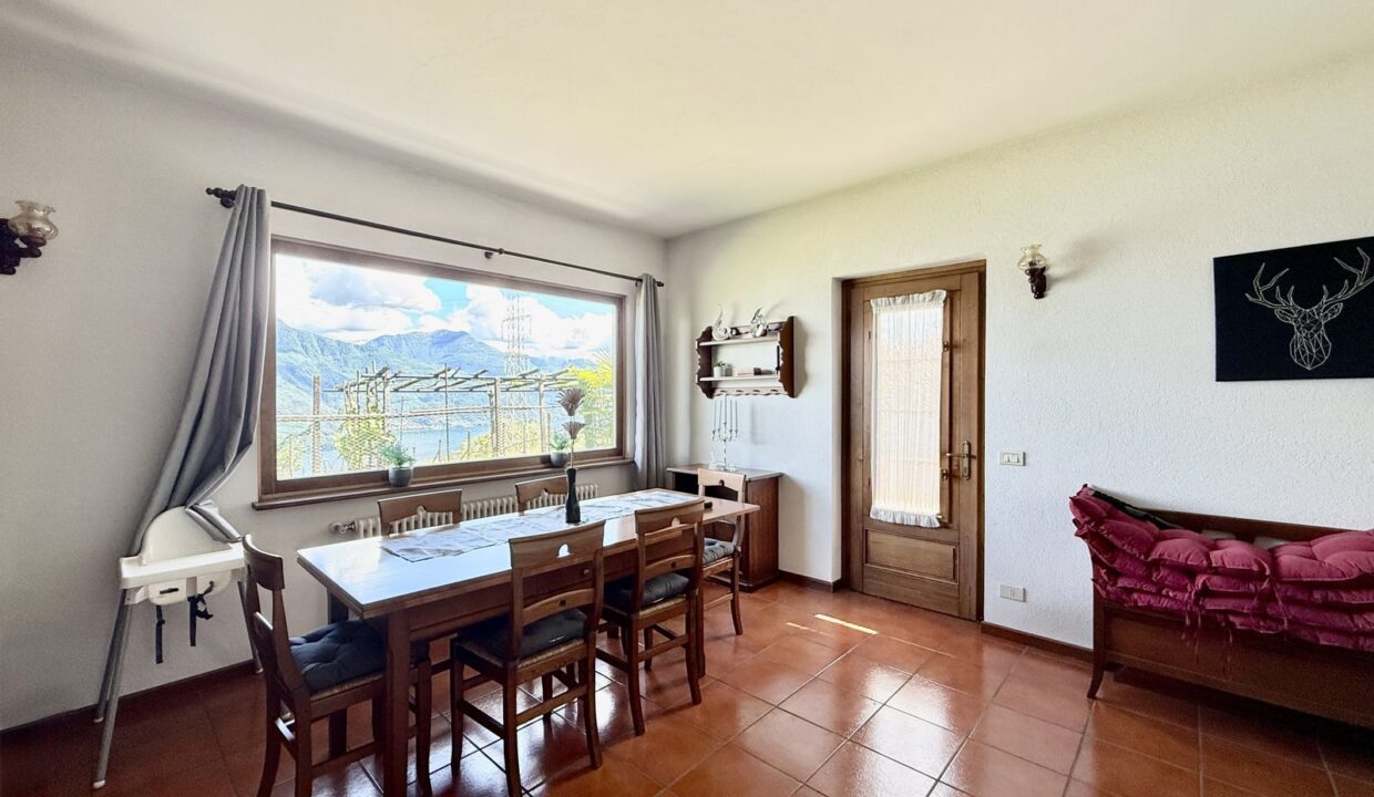 Detached Villa with Lake View - Stazzona