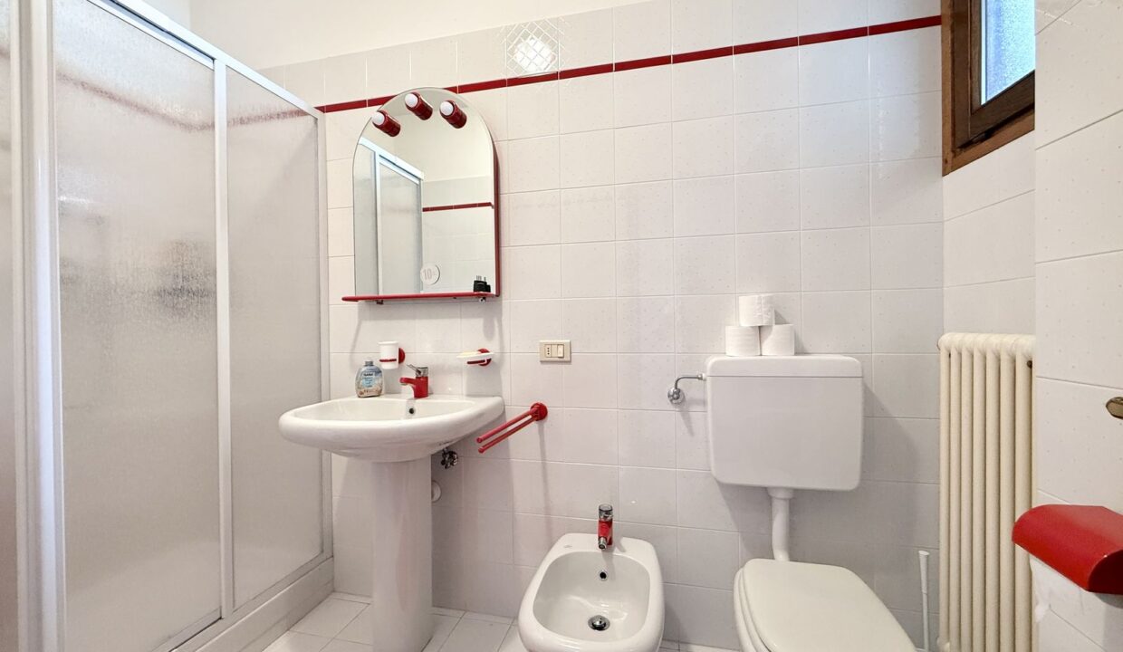 Detached Villa with Lake View - Stazzona