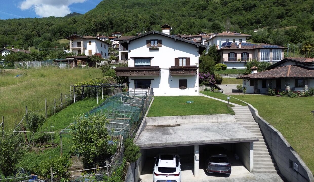 Detached Villa with Lake View - Stazzona