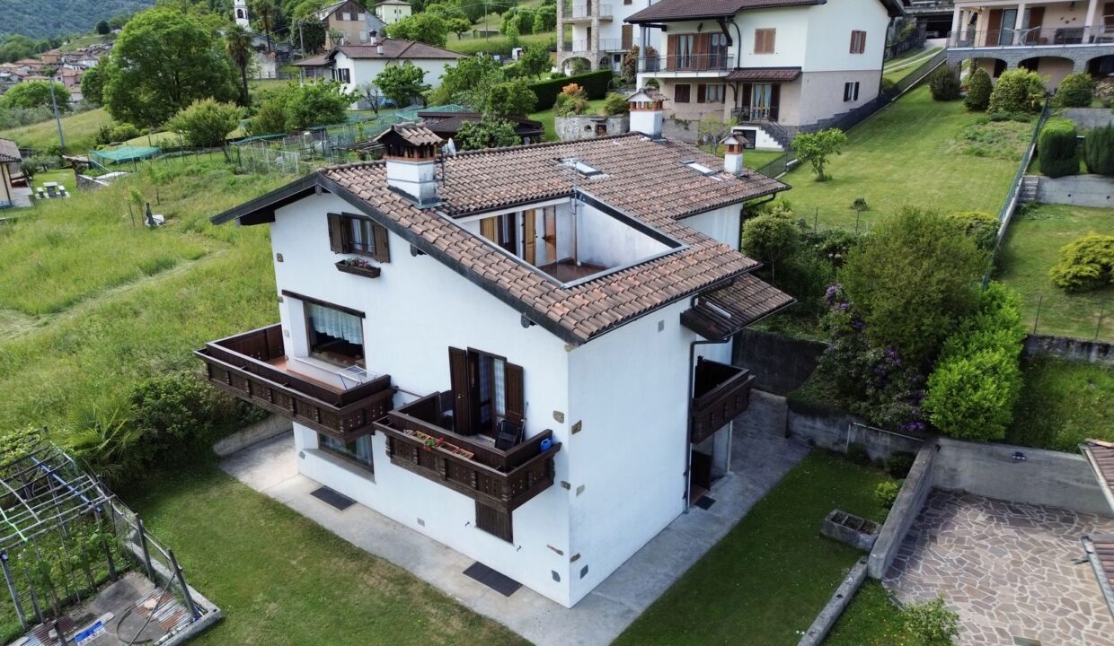 Detached Villa with Lake View - Stazzona