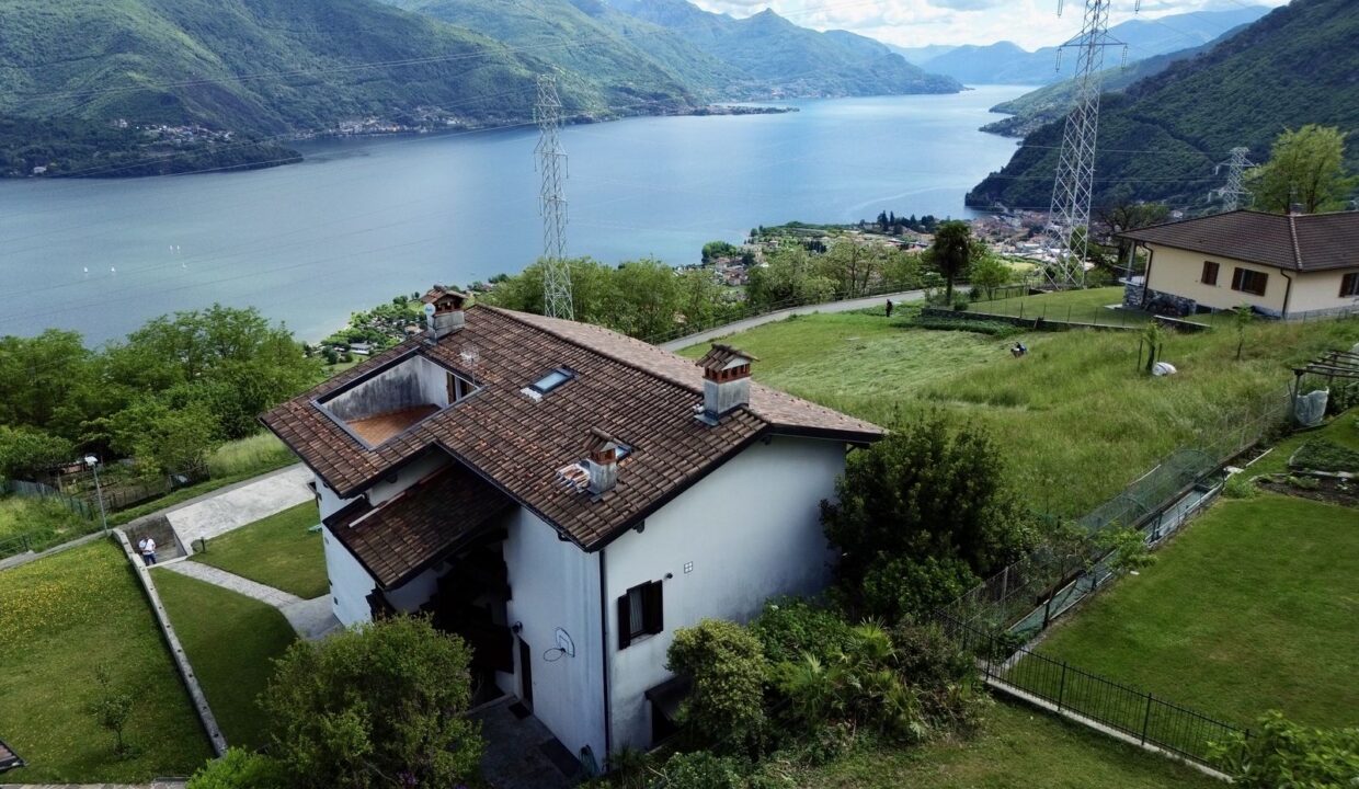 Detached Villa with Lake View - Stazzona