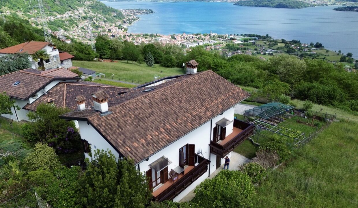 Detached Villa with Lake View - Stazzona