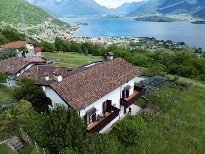 Detached Villa with Lake View - Stazzona