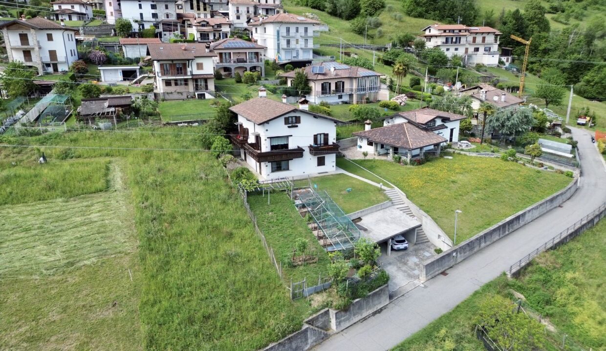 Detached Villa with Lake View - Stazzona