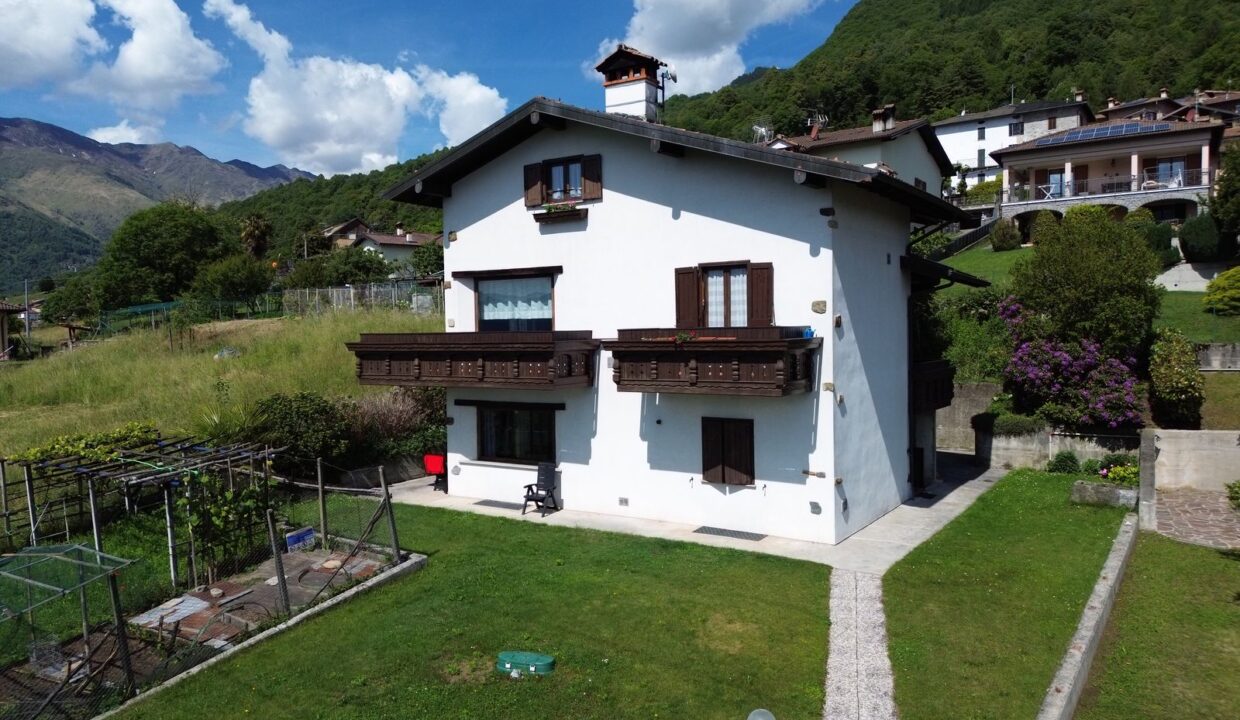 Detached Villa with Lake View - Stazzona