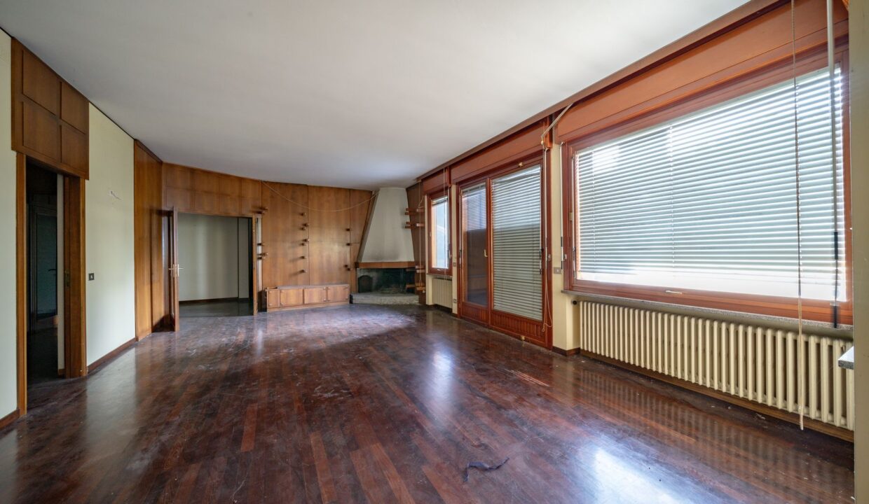 Villa Front Lake Como with Land Abbadia Lariana