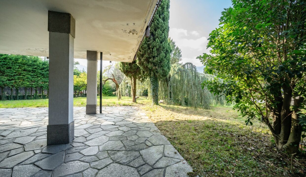 Villa Front Lake Como with Land Abbadia Lariana