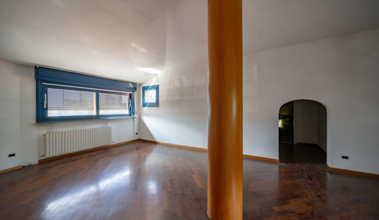 Villa Front Lake Como with Land Abbadia Lariana