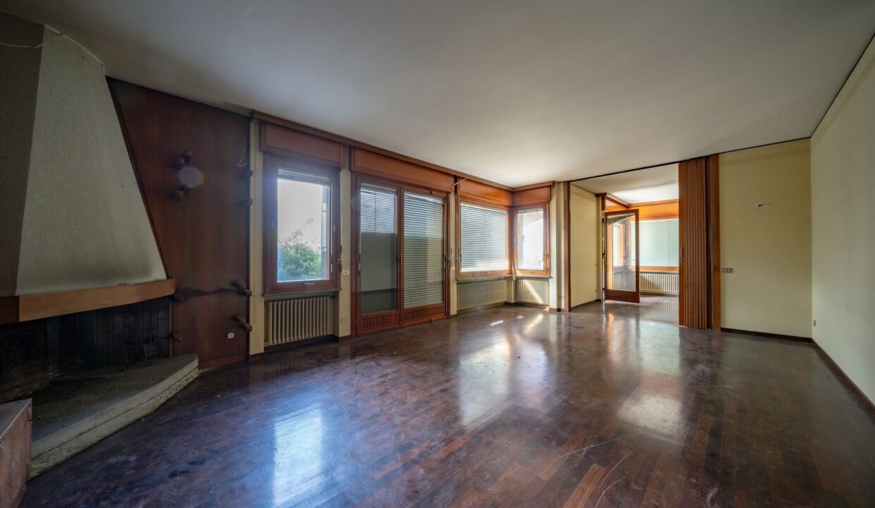 Villa Front Lake Como with Land Abbadia Lariana