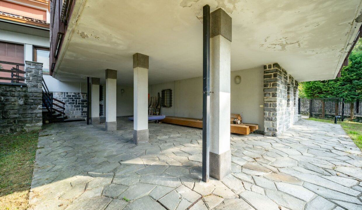 Villa Front Lake Como with Land Abbadia Lariana