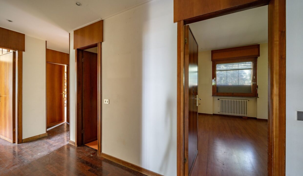 Villa Front Lake Como with Land Abbadia Lariana