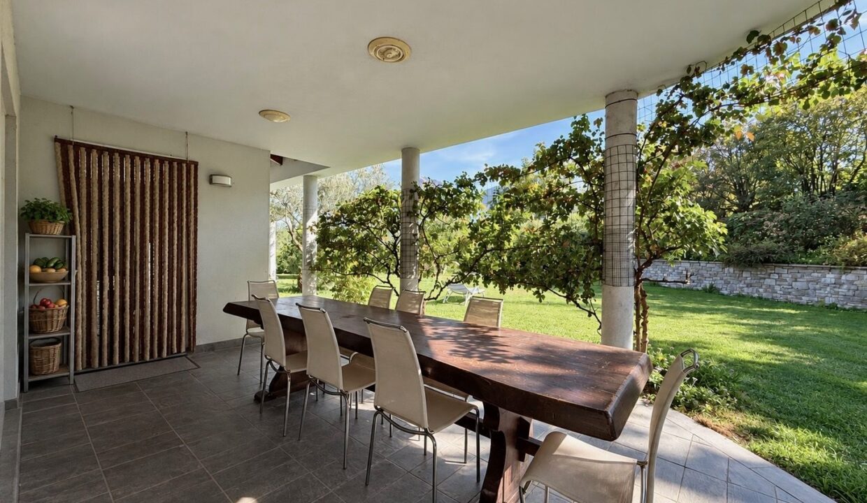 Lake Como Modern Villa with Garden Dongo