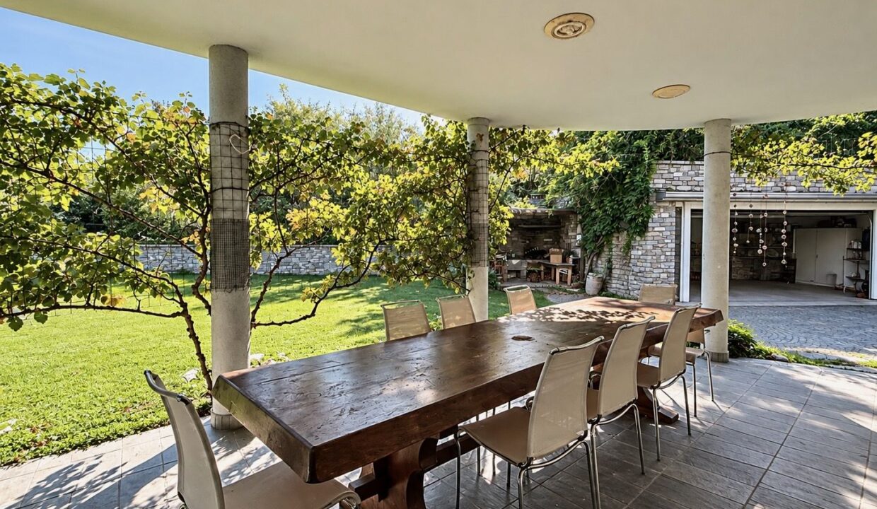 Lake Como Modern Villa with Garden Dongo