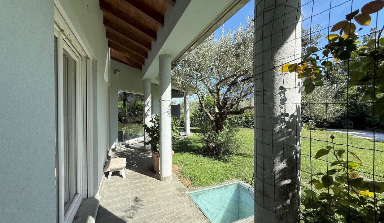 Lake Como Modern Villa with Garden Dongo