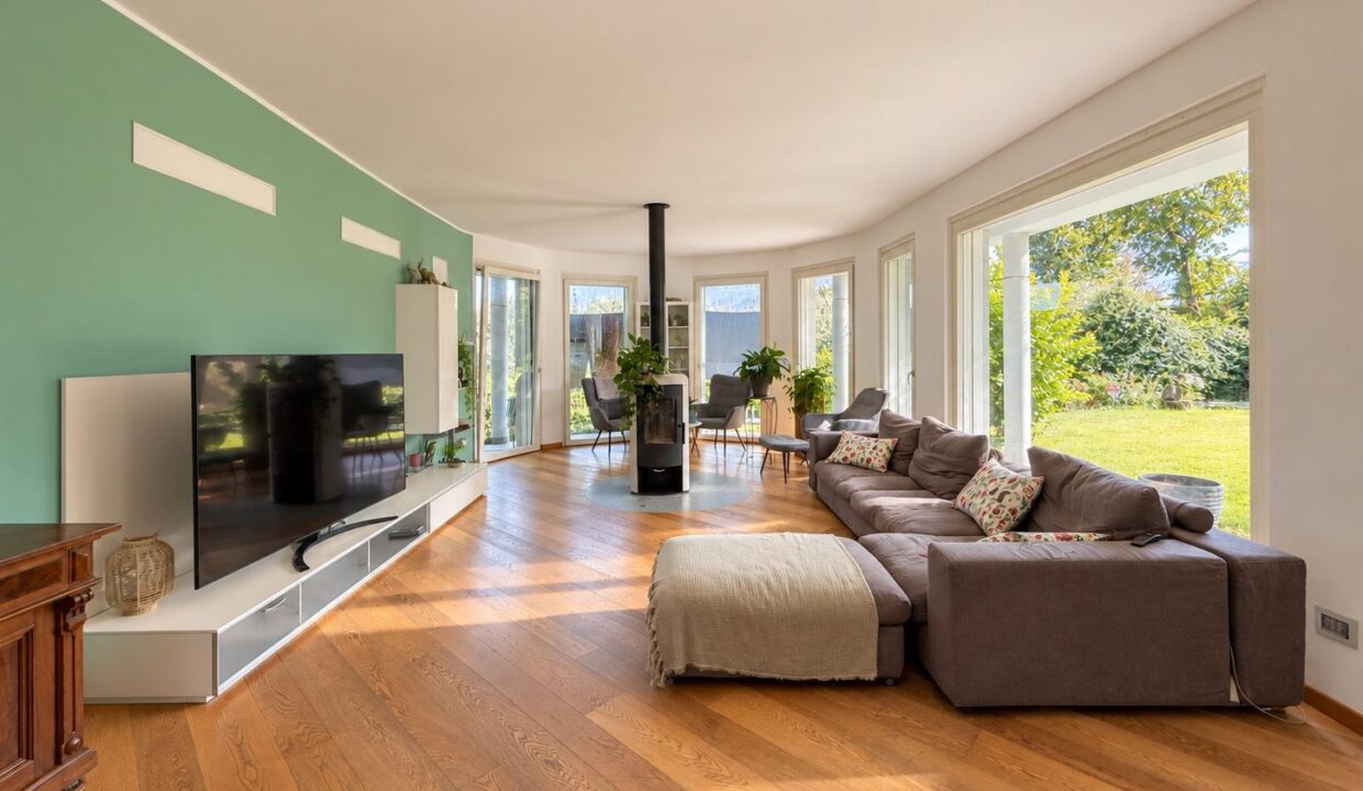 Lake Como Modern Villa with Garden Dongo
