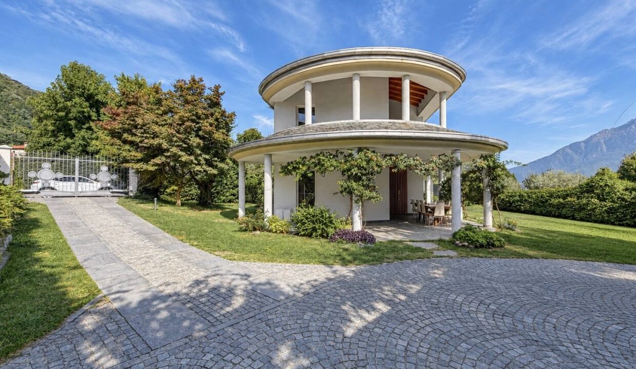 Lake Como Modern Villa with Garden Dongo